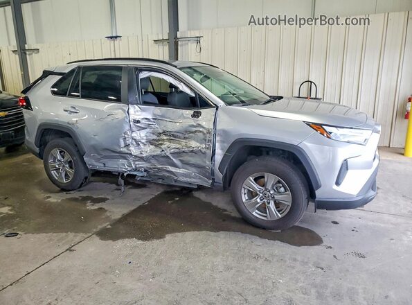 4T3RWRFV8RU151304 2024 TOYOTA RAV4 Серебряный Передняя правая четверть