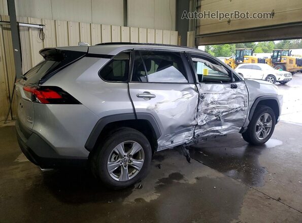 4T3RWRFV8RU151304 2024 TOYOTA RAV4 Серебряный Задняя правая четверть