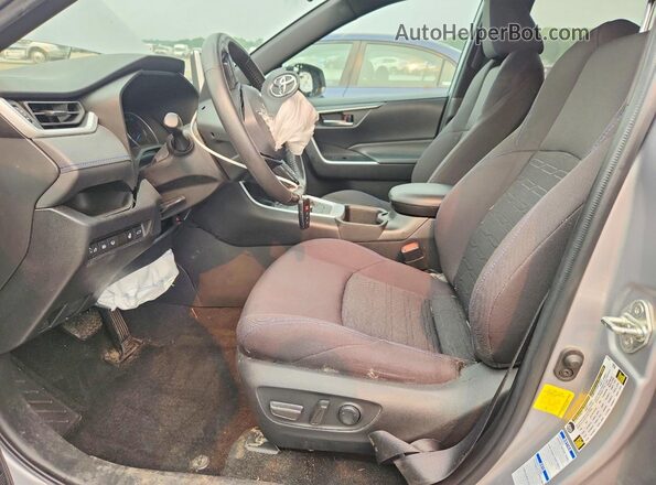 4T3T6RFVXNU067016 2022 TOYOTA RAV4 Silver Front interior view