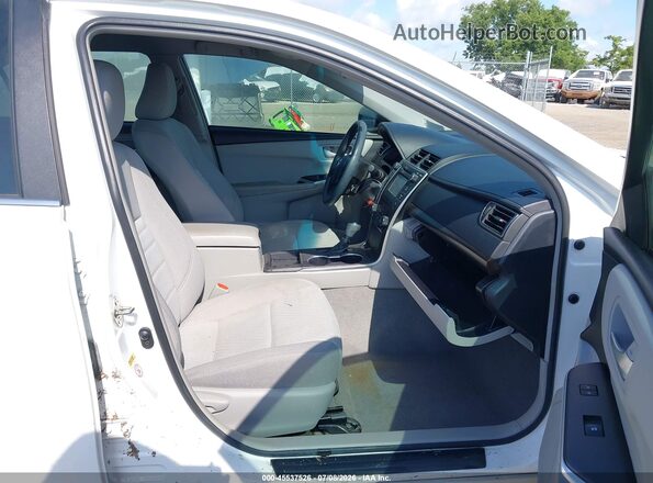 4T4BF1FK0GR580697 2016 TOYOTA CAMRY White Вид салону спереду