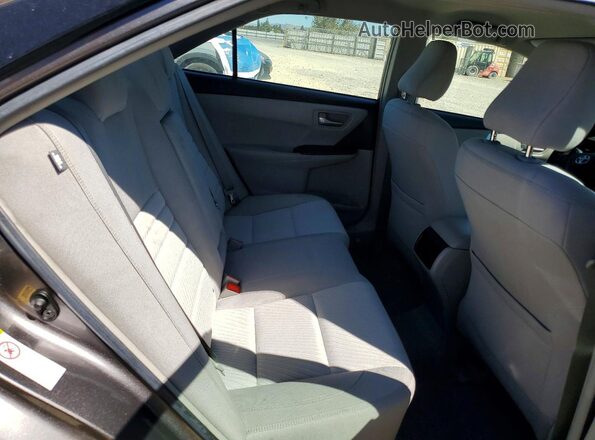 4T4BF1FK3GR579530 2016 TOYOTA CAMRY Charcoal Widok tylnych siedzeń