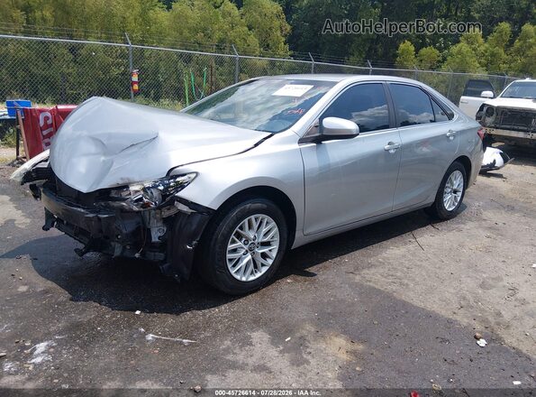 4T4BF1FK3GR582718 2016 TOYOTA CAMRY Серебряный Передняя левая четверть