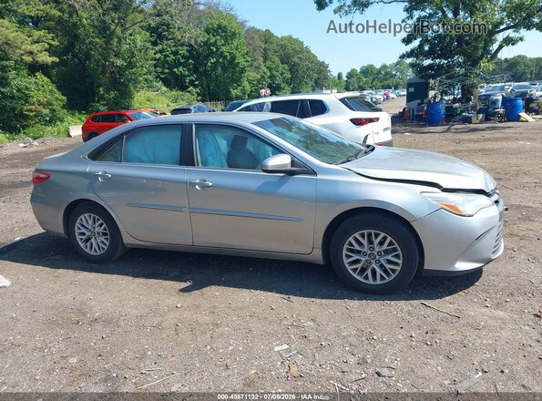 4T4BF1FK4GR580105 2016 TOYOTA CAMRY Silver უკანა სალონის ხედი