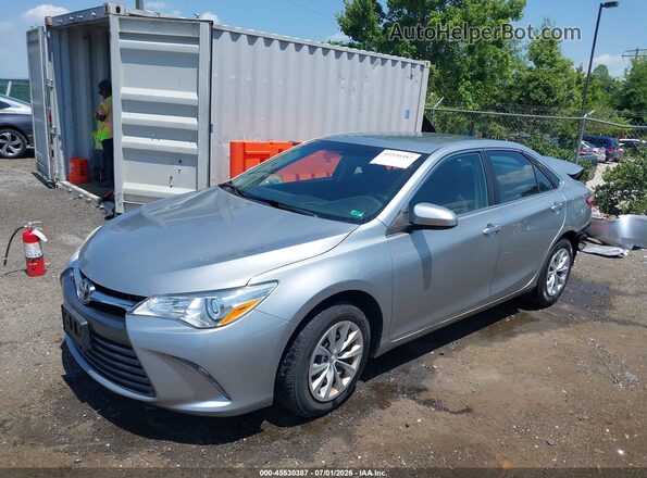 4T4BF1FK5GR554032 2016 TOYOTA CAMRY Silver Przód lewy