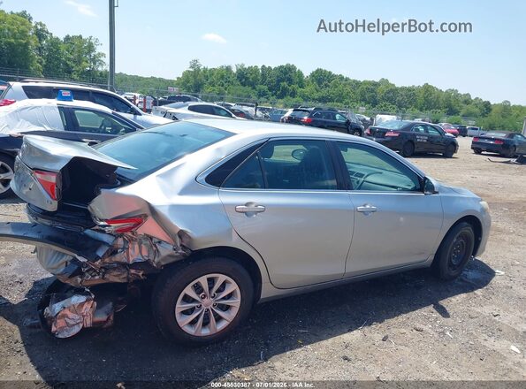 4T4BF1FK5GR554032 2016 TOYOTA CAMRY Silver Widok wnętrza 360 stopni