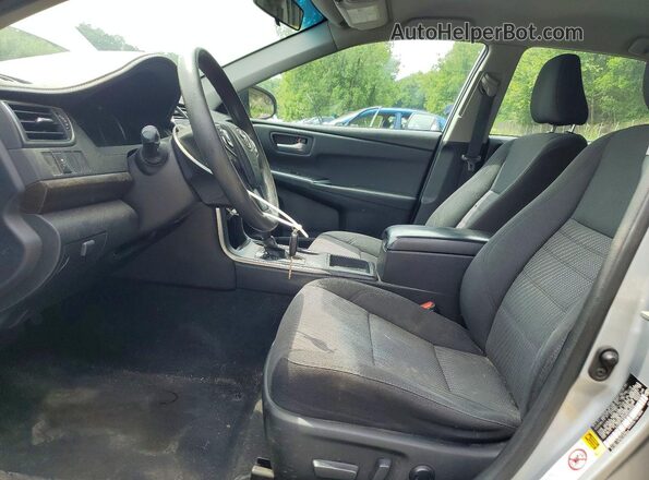 4T4BF1FK7GR552900 2016 TOYOTA CAMRY Silver Front interior view