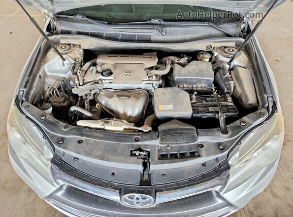 4T4BF1FKXGR559324 2016 TOYOTA CAMRY Silver Вид задньої частини салону