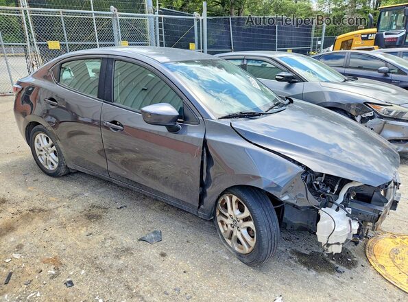 3MYDLBYV4JY305546 2018 TOYOTA YARIS Gray წინა ხედი