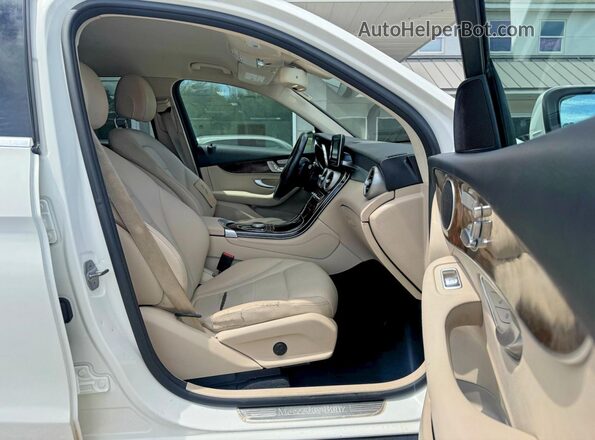 WDC0G4KB7HF242188 2017 MERCEDES-BENZ GLC-CLASS White Вид спереду