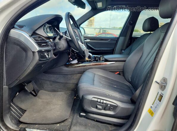 5UXKR2C53J0Z21663 2018 BMW X5 Белый Вид панели приборов