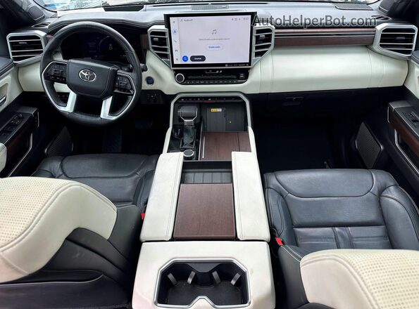 7SVAAABA4RX030349 2024 TOYOTA SEQUOIA Silver Вид задніх сидінь