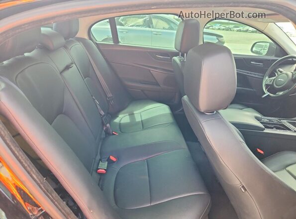 SAJAR4FX1JCP39188 2018 JAGUAR XF Black Вид задньої частини салону
