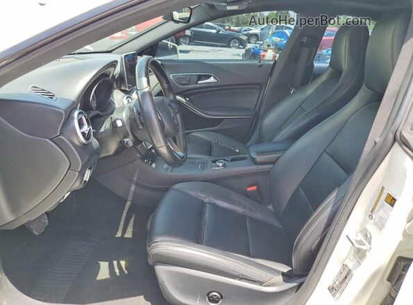WDDSJ4EB2GN307292 2016 MERCEDES-BENZ CLA-CLASS White Widok deski rozdzielczej