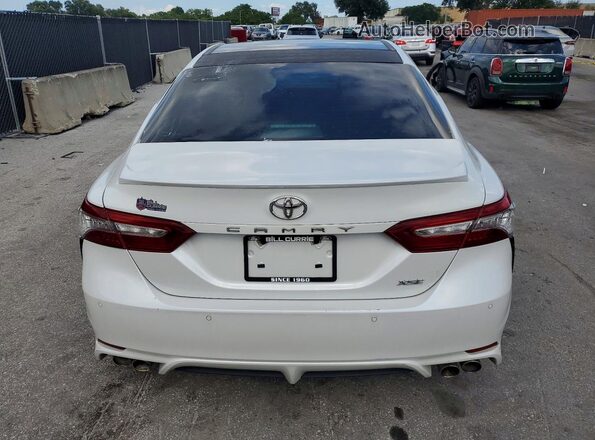 4T1B61HK3JU127513 2018 TOYOTA CAMRY White Սալոնի դիմացի տեսք