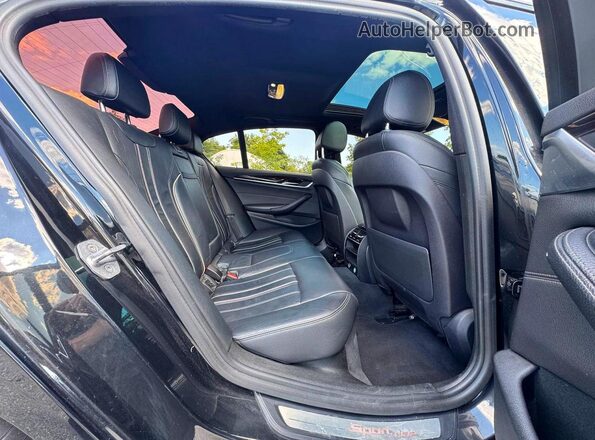 WBAJE7C55JG891091 2018 BMW 5 SERIES Black Front interior view