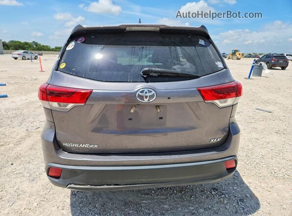 5TDKZRFHXJS549736 2018 TOYOTA HIGHLANDER Gray Front interior view