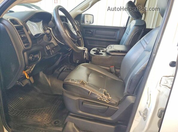 3C6UR5HJ7LG118006 2020 RAM 2500 White Widok deski rozdzielczej