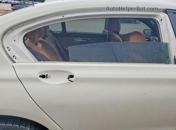WBA7F2C50JG423747 2018 BMW 7 SERIES White Rear interior view