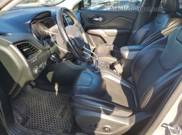 1C4PJMLX7KD372796 2019 JEEP CHEROKEE Silver Vista del salpicadero