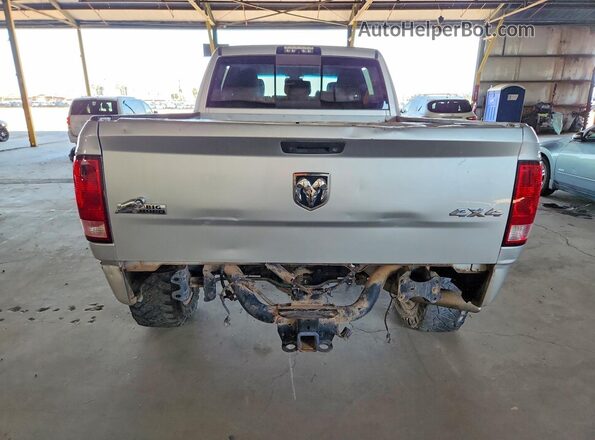 3C6UR5ML1JG333840 2018 RAM 2500 Серебряный Вид салона спереди