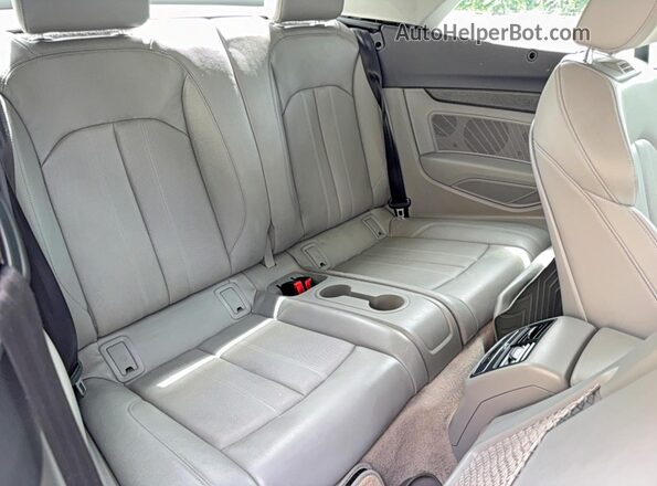 WAUYNGF56JN013336 2018 AUDI A5 Белый Вид салона спереди