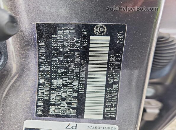 4T1BF1FK1HU767412 2017 TOYOTA CAMRY Серый Вид наклейки с VIN-кодом