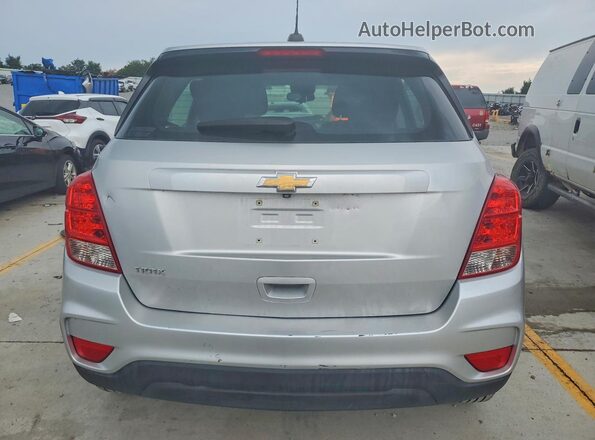 KL7CJKSB7JB543319 2018 CHEVROLET TRAX Silver Вид салону спереду