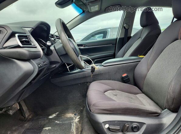 4T1B11HK6JU075468 2018 TOYOTA CAMRY Silver Առջևի վահանակի տեսք