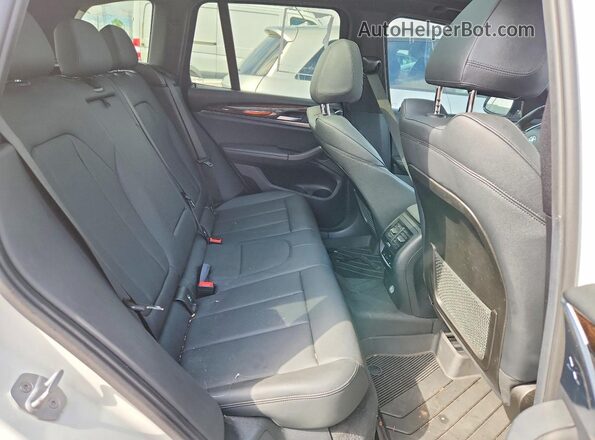 5UXTR9C56JLD62415 2018 BMW X3 White Հետևի նստատեղերի տեսք