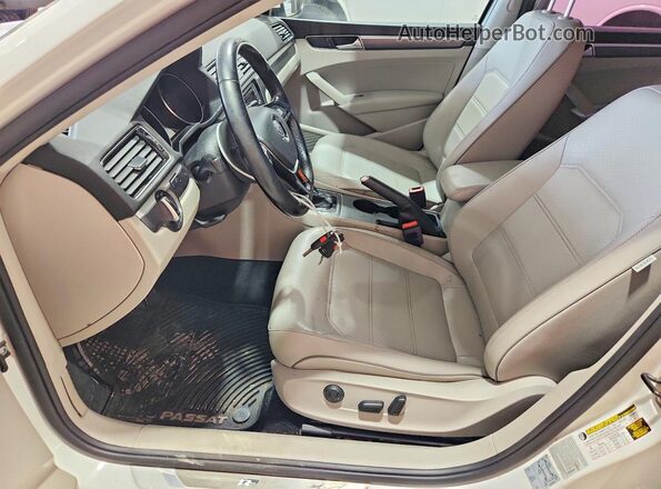 1VWAA7A39JC008016 2018 VOLKSWAGEN PASSAT White Вид панелі приладів