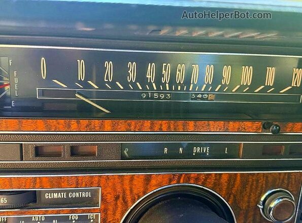 J0292047000000000 1970 CADILLAC DEVILLE Tan Vista del cuadro de instrumentos