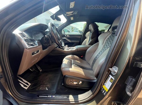5YMCY0C03N9J76956 2022 BMW X6 Green Widok wnętrza z tyłu