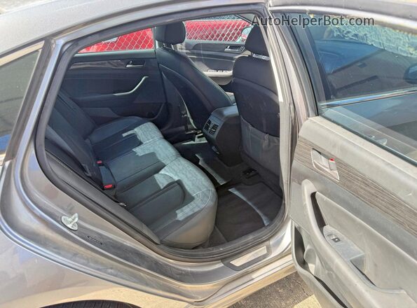 5NPE34AF8KH762375 2019 HYUNDAI SONATA Silver Rear view
