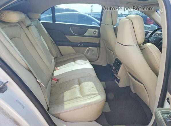 1LN6L9NC4J5617751 2018 LINCOLN CONTINENTA White Вид задньої частини салону