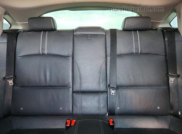 5UXXW3C55H0T78038 2017 BMW X4 Gray Widok wnętrza z tyłu