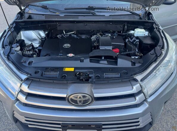 5TDBZRFH9JS843564 2018 TOYOTA HIGHLANDER Gray Vista interior delantera