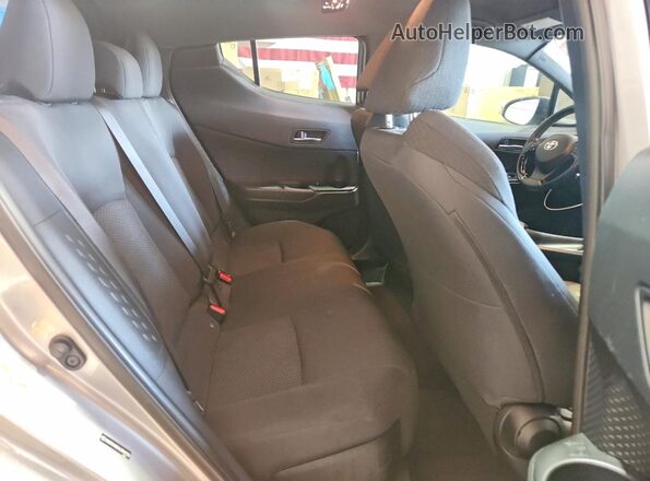 NMTKHMBX6JR001136 2018 TOYOTA C-HR Silver Widok wnętrza z tyłu