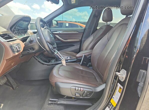 WBXHT3Z37H4A53653 2017 BMW X1 Black Вид панелі приладів