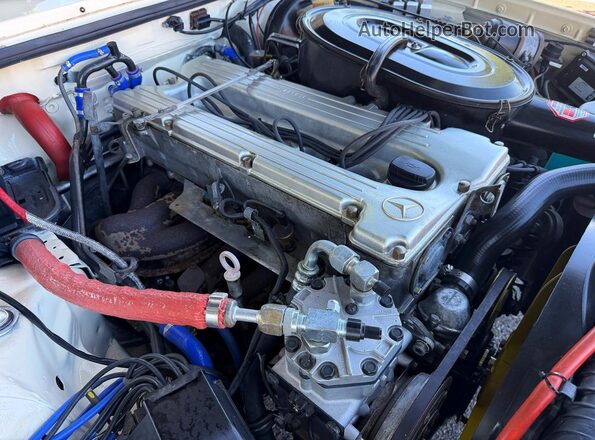 12305312008767 1978 MERCEDES-BENZ 280-CLASS Cream Widok komory silnika