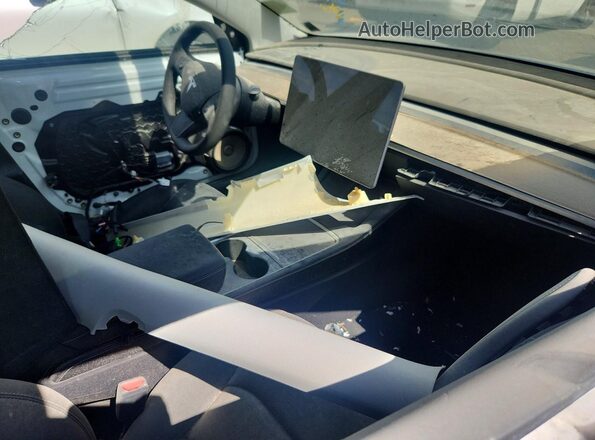 5YJ3E1EA1MF996096 2021 TESLA MODEL White Widok zestawu wskaźników