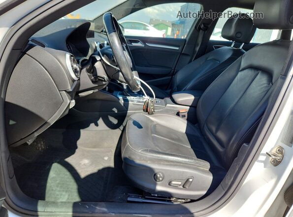 WAUUPBFF0HA044717 2017 AUDI A3 White Vista del salpicadero