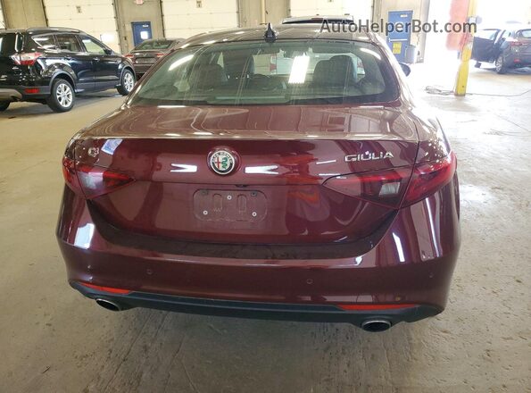 ZARFAEDN8H7558407 2017 ALFA ROMEO GIULIA Maroon Widok wnętrza z przodu