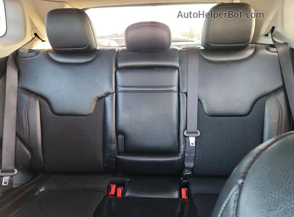 3C4NJDDB5JT451662 2018 JEEP COMPASS Gray Widok wnętrza z tyłu