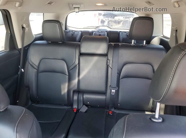5N1DR3CC5NC269014 2022 NISSAN PATHFINDER White Rear interior view