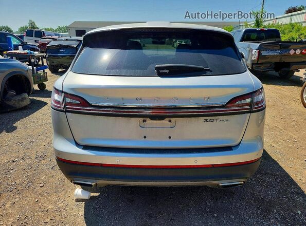2LMPJ8K92KBL31007 2019 LINCOLN NAUTILUS Silver წინა სალონის ხედი
