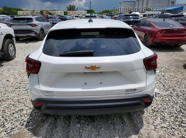 KL77LFE20RC002391 2024 CHEVROLET TRAX White Widok wnętrza z przodu