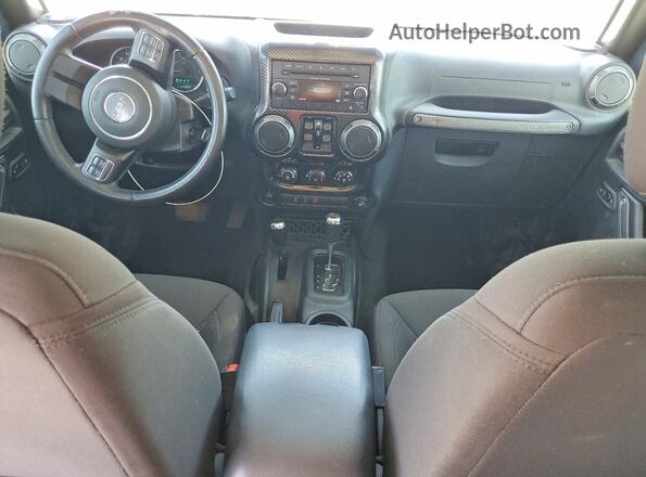 1C4BJWDG4HL678163 2017 JEEP WRANGLER Серебряный Вид щитка приборов