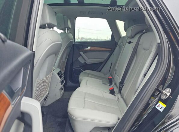 WA1EAAFY1N2063796 2022 AUDI Q5 Black უკანა ხედი