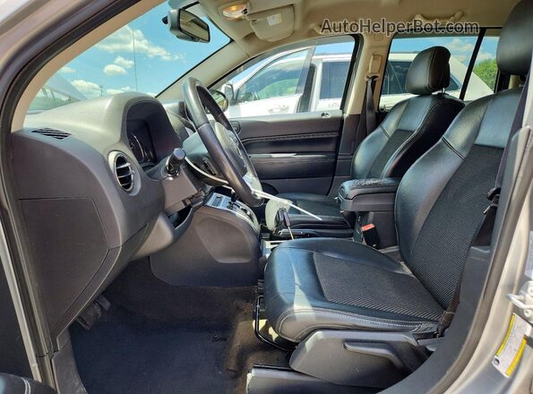 1C4NJDEB3HD162312 2017 JEEP COMPASS Silver Dashboard view