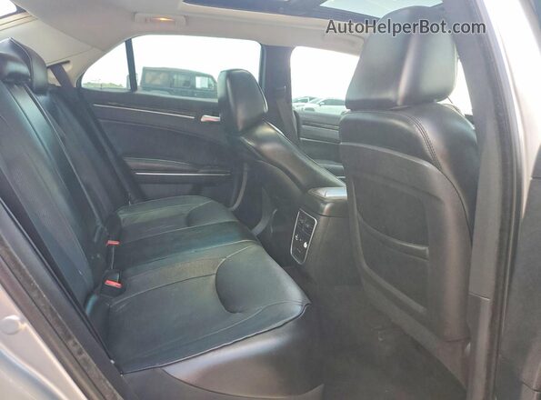 2C3CCAKG3GH208498 2016 CHRYSLER 300 Silver Rear interior view